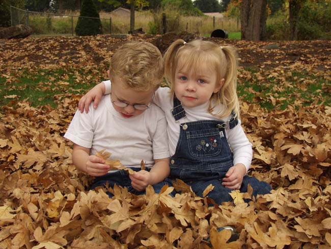Cody and Emily in Leaves 023