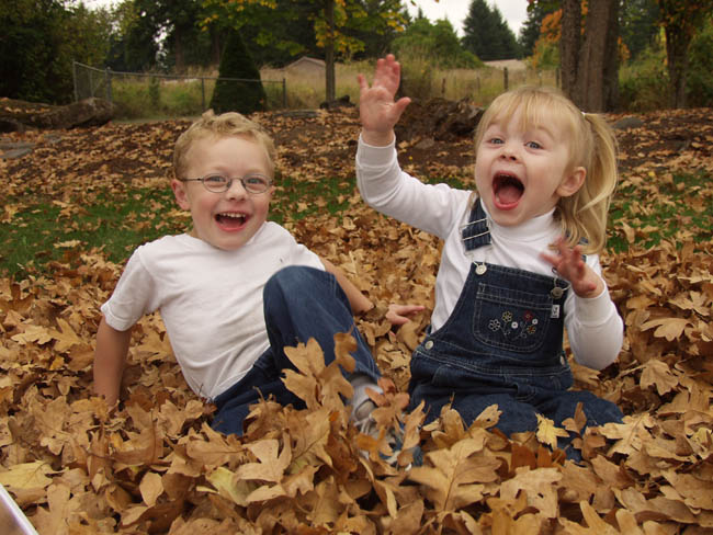 Cody and Emily in Leaves 027